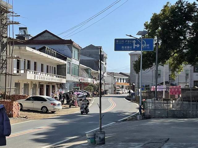 胡鑫宇外婆家陈家寨村街上。