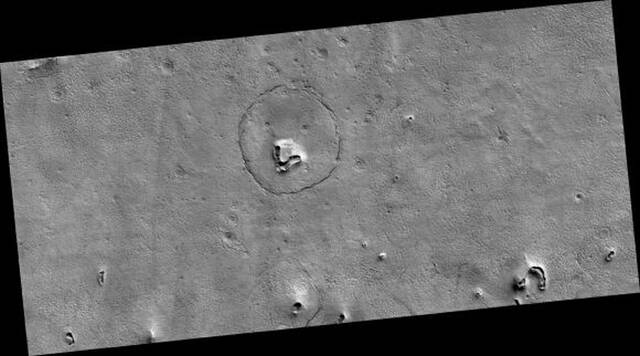 火星上有个熊脸陨石坑？