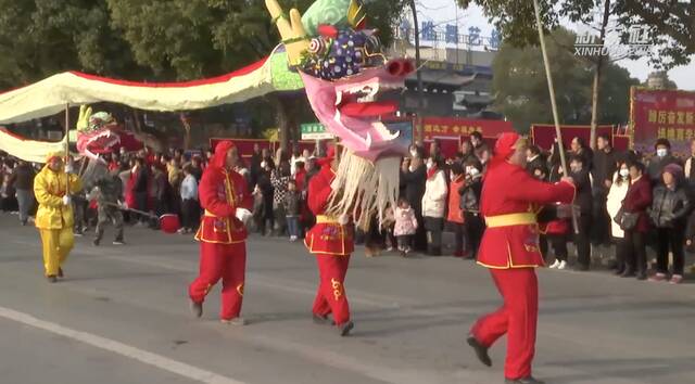 湖北房县：千人参演 万人空巷 民间文艺大巡游街头“闹春”