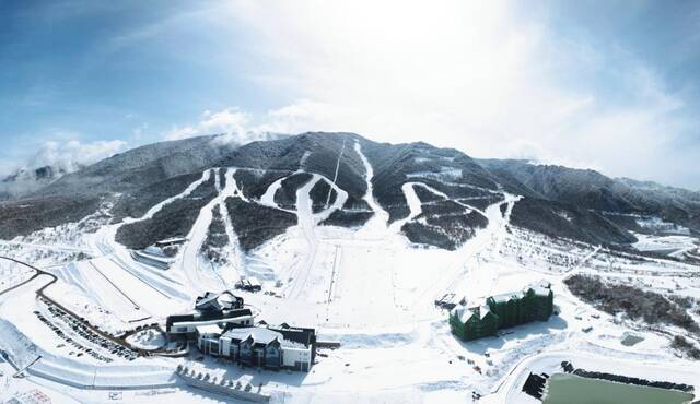 追光丨“鳌山战队”：西北滑雪场上“小鬼当家”