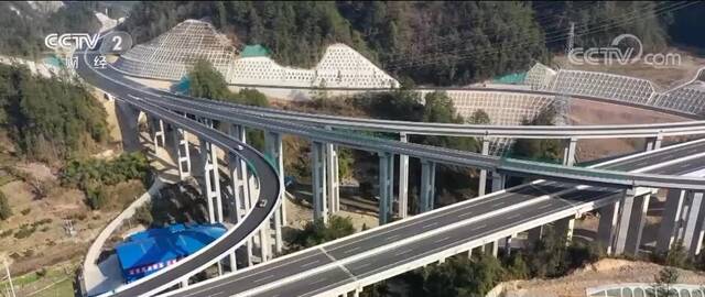 达到毫米级安装精度 乌江特大桥建设实现“加速度”