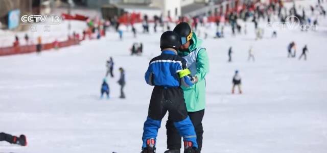 乡村振兴产业链从雪场再延伸 村民从村庄“滑”入雪场