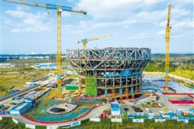 海南科技馆项目主体钢结构封顶