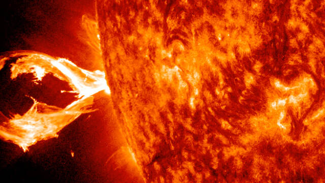 太阳发射强大的耀斑，摧毁短波无线电