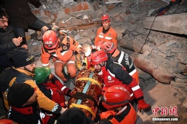 寒冷、饥饿、无家可归……土耳其地震已致超2万人遇难