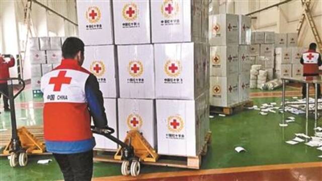 2月13日，中国红十字会援助叙利亚第二批物资启运供图/视觉中国