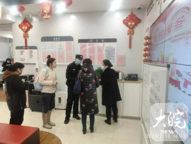 淮南一女子发现妈妈银行账户突然多出108.3万元 报警后发现真相