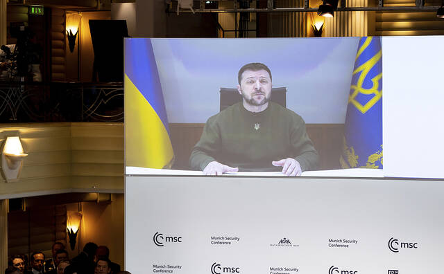 当地时间2月17日，乌克兰总统泽连斯基通过视频连线参加第59届慕尼黑安全会议。图片来源：视觉中国