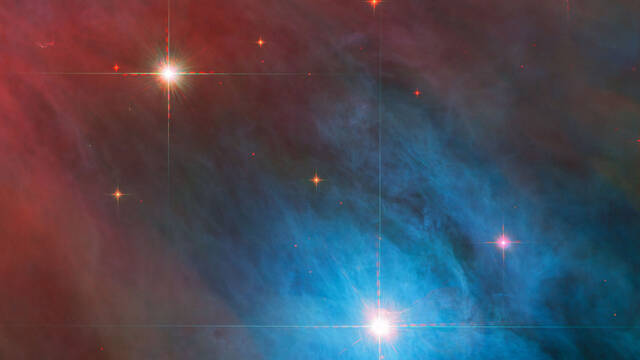 哈勃望远镜捕捉到猎户座大星云中耀眼的恒星二重奏