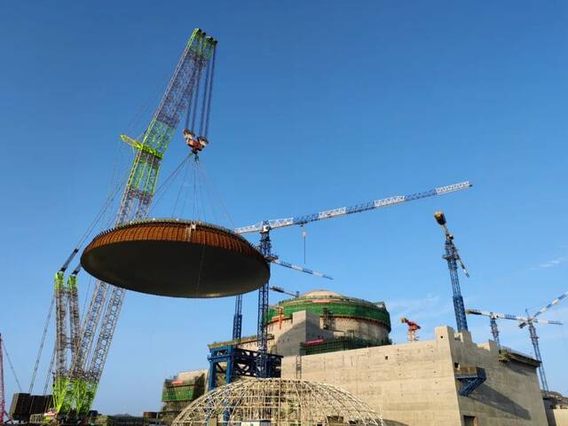 华龙一号漳州核电1号机组外穹顶吊装成功