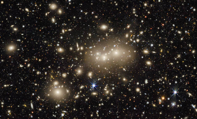 超过10亿个星系在巨大的天空地图中闪耀