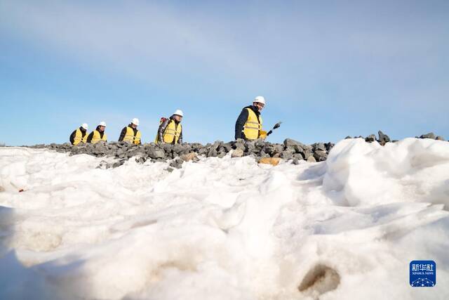 新华全媒+丨铁路设计师黄腾：“穿越雪线”为国家筑路织网