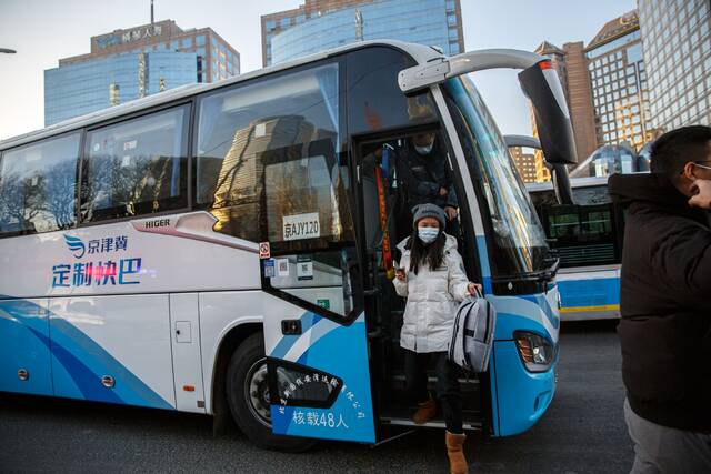 1月31日，京津冀定制快巴燕京航城至国贸线路率先开通试运营。新京报记者郑新洽摄