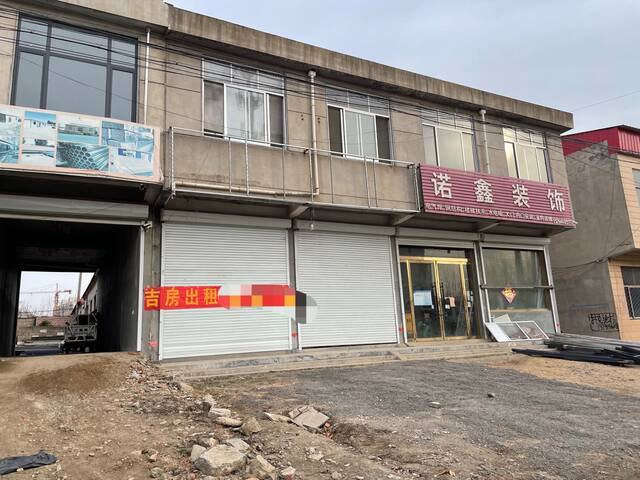 原本“管管电商”门店等待出租何沛芸摄