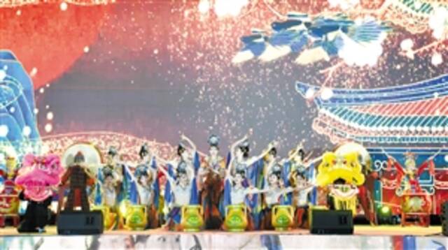 2月27日，琼台福地历史文化节之海南胡椒群星演唱会，在海南省歌舞剧院大广场唱响。本报记者苏弼坤摄
