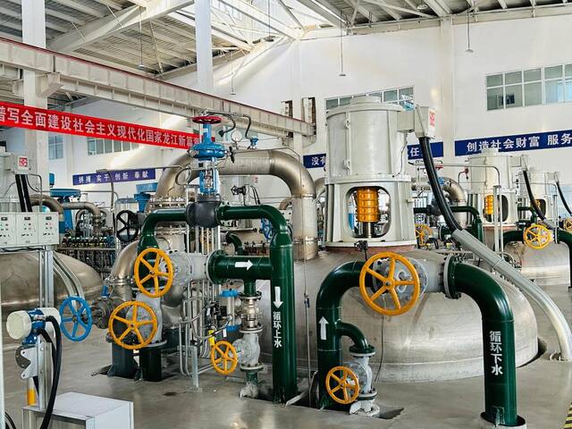 黑龙江联顺生物科技有限公司102发酵车间生产现场。新华社记者孙晓宇摄