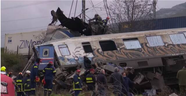 希腊火车相撞事故现场