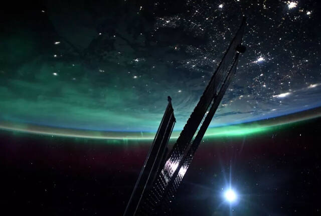 绝对不真实：美国国家航空航天局宇航员从国际空间站抓拍到令人惊叹的地球极光照片
