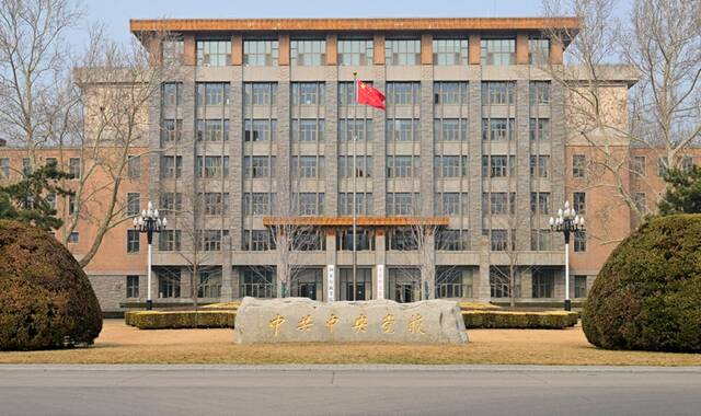 ↑这是2023年2月27日在北京拍摄的中共中央党校。