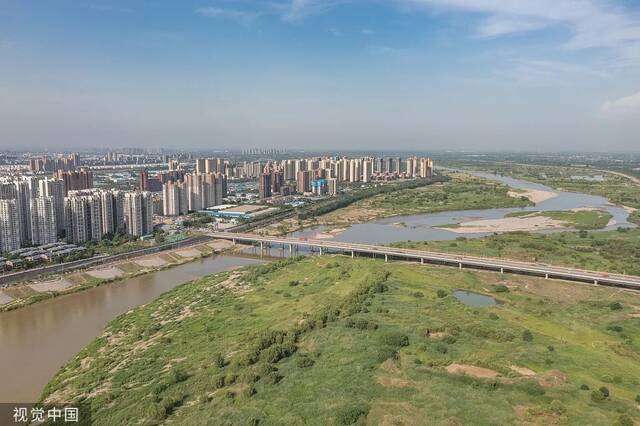 西安渭河航拍图/视觉中国