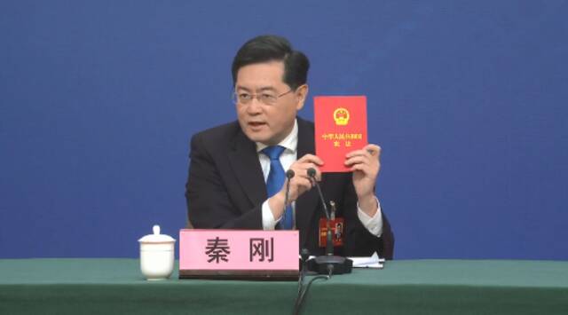 秦刚用宪法回应台湾问题：台湾问题如何解决，是中国人自己的事