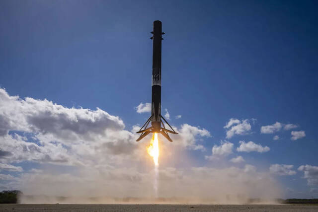 SpaceX猎鹰9号火箭为英国OneWeb公司发射40颗宽带卫星并返回地球进行精确着陆