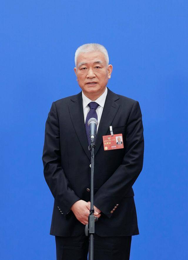 ↑科技部部长王志刚在部长通道接受媒体采访图据新华社