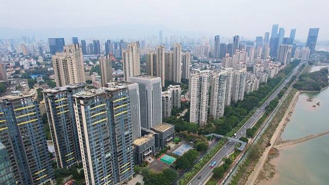 媒体：连跌17个月后房价涨了，楼市会再次走热吗？