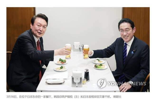 日韩首脑喝韩国烧酒赞“日韩友好”，韩抗议者指责尹锡悦“出卖国家”