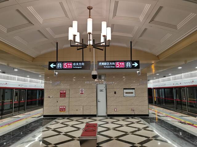 大连地铁5号线大连站内景。新华社记者张博群摄