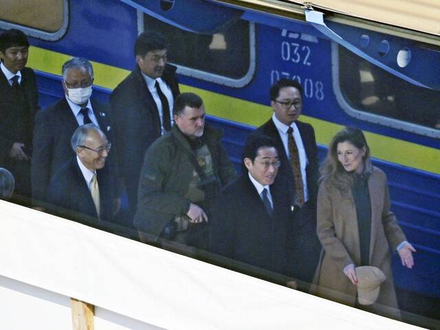 ▲当地时间2023年3月21日，日本首相岸田文雄访问基辅，与乌克兰总统泽连斯基会晤。图/IC photo