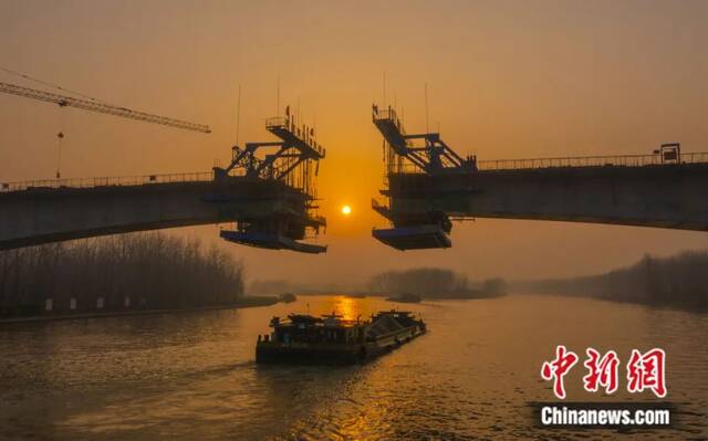 2023年3月，268省道京杭大运河特大桥施工现场。张连华摄