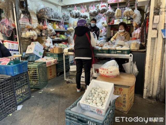 鸭蛋也缺了！台媒：岛内市场疯抢鸭蛋，餐饮业者称没法卖蛋黄酥了