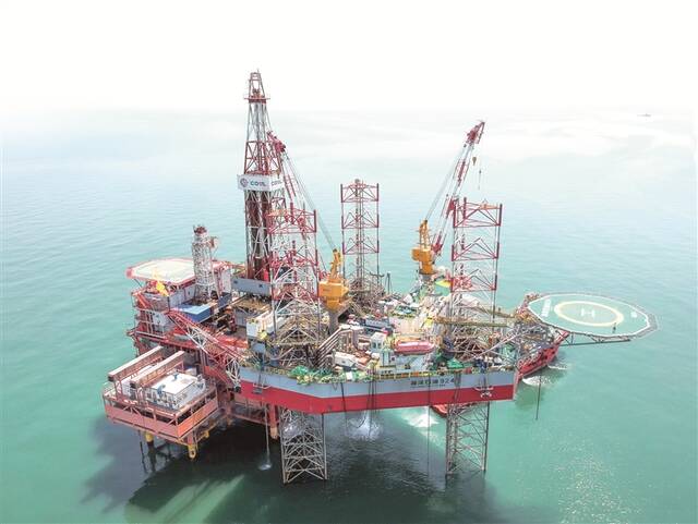 渤海油田一海上钻井平台。(中海油服供图)