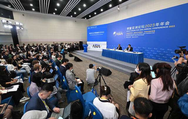 3月28日，博鳌亚洲论坛2023年年会新闻发布会暨旗舰报告发布会举行。新华社记者郭程摄