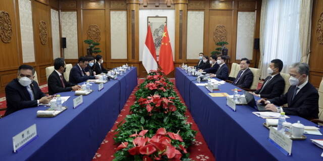 秦刚会见印尼对华合作牵头人、统筹部长卢胡特