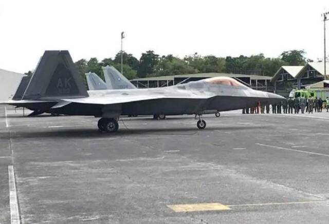 今年3月，两架美国空军F-22A隐身战斗机抵达菲律宾，这是该机首次现身菲律宾。