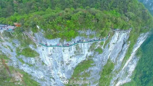 天门山一跳崖者半个月前曾突然回家：说是看望父亲和奶奶