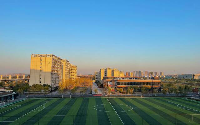 ▲杭州师范大学慎园操场。图/杭州师范大学官网