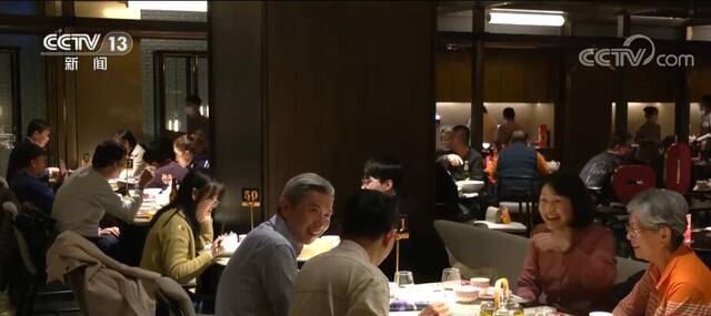 上海餐饮老字号不断创新 积极拥抱年轻消费群体