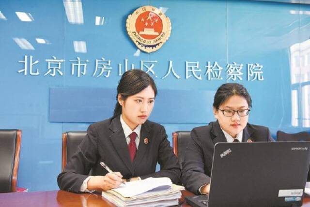 该案远程庭审,北京市房山区检察院派员出庭支持公诉。