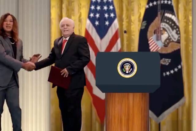 沙特一家电视台近日播出一个模仿美国综艺节目《周六夜现场》风格的滑稽短片，嘲讽美国总统拜登和副总统哈里斯