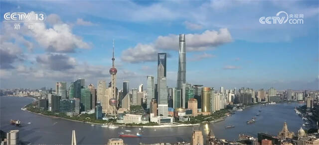 多国专家：中国经济正在大步前进 令全球受益