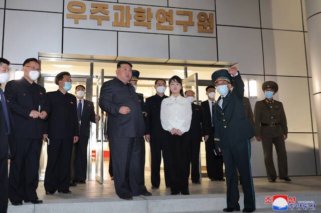 金正恩视察朝鲜国家宇宙开发局 要求如期发射军事侦察卫星1号