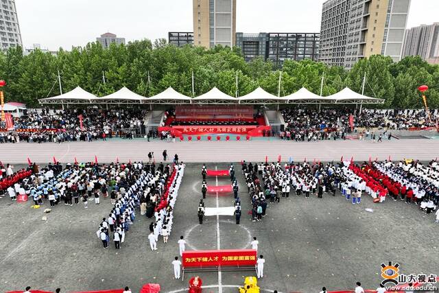 火出圈！山东大学运动会开幕式上，校领导集体跳操