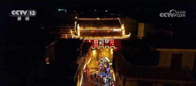 六百年古城人气旺 “特色文化+夜经济”带热旅游市场
