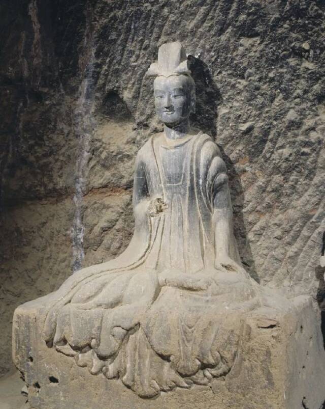 ▲102窟维摩诘坐像，西魏时期。