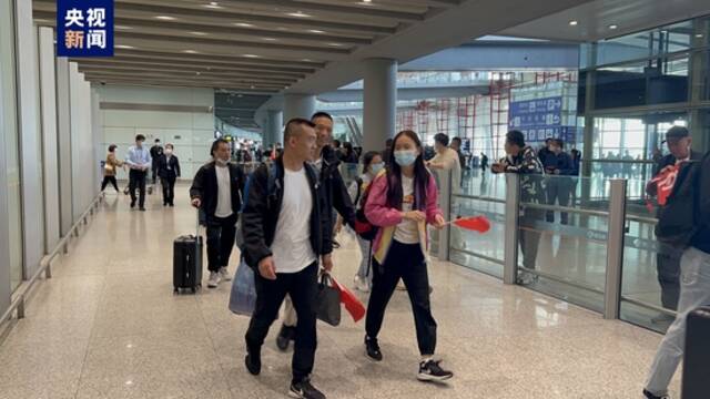 独家现场丨首架接返自苏丹撤离中国公民临时航班抵达北京