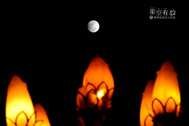 这是2009年2月9日在拉萨上空拍摄到的半影月食。新华社记者觉果摄