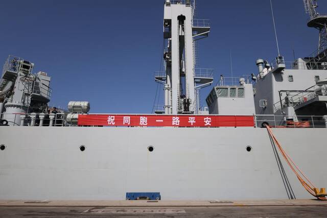 4月29日，中国海军微山湖舰抵达沙特阿拉伯吉达港。新华社记者王海洲摄